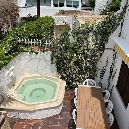 Com 5 Quartos A 5 Min E Do Centro *