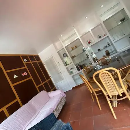 Com 5 Quartos A 5 Min E Do Centro *