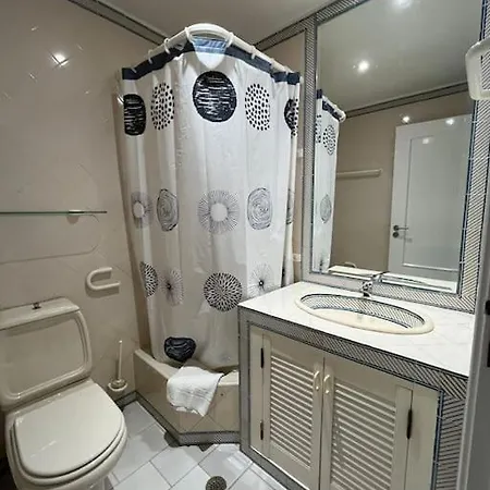 Com 5 Quartos A 5 Min E Do Centro *