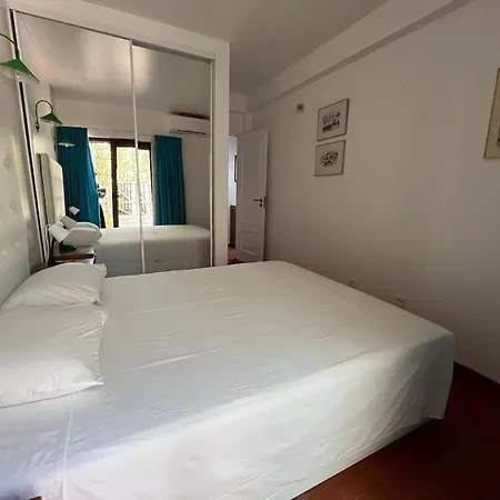 Com 5 Quartos A 5 Min E Do Centro *