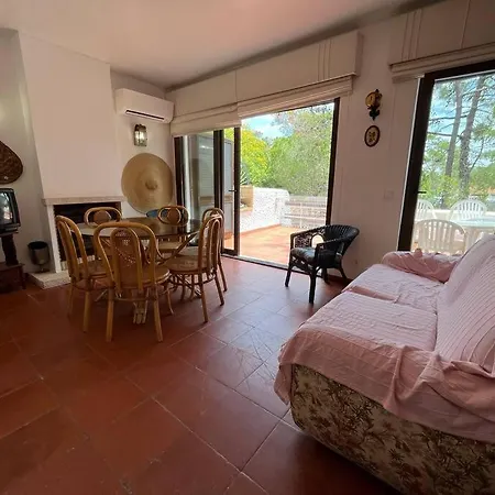 Com 5 Quartos A 5 Min E Do Centro *